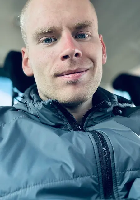 Никита из Афин, мне 27, познакомлюсь на одну ночь