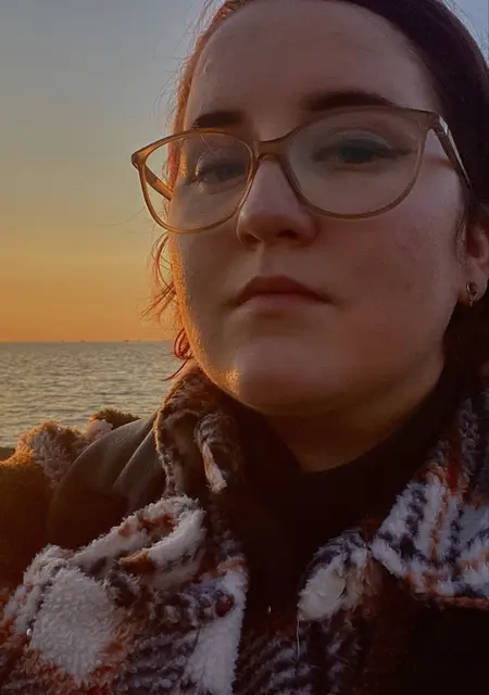 Soy Veronika, 22 años de Madrid, busco conocer gente para chatear