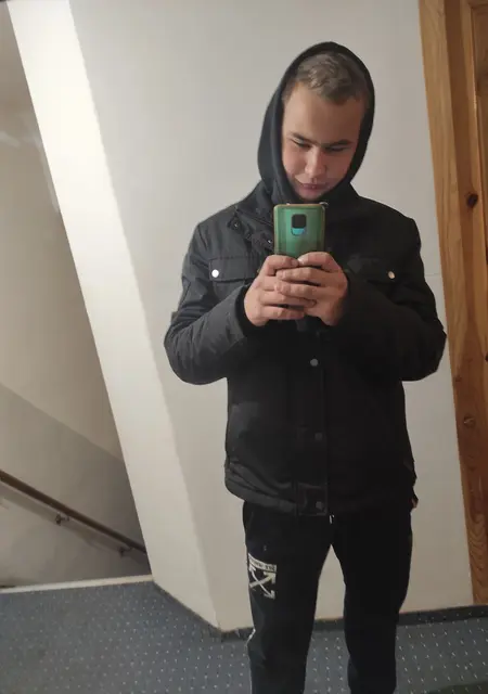 Я Слава, 23, из Катовице, ищу знакомства на одну ночь