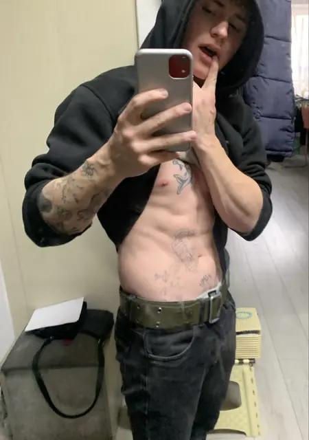 Я Александр, 20, знакомлюсь без обязательств в Гомеле