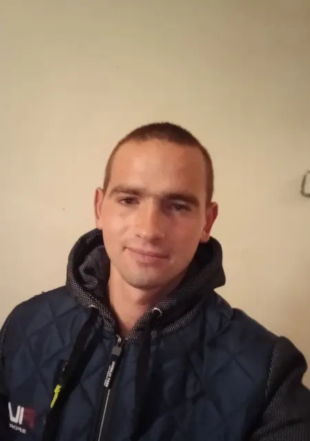 Я Вадим, 25, из Снежного, ищу знакомства без обязательств