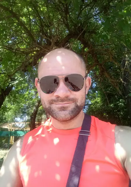 Я Максим, 30 років з Миколаєва, шукаю знайомства без зобов'язань