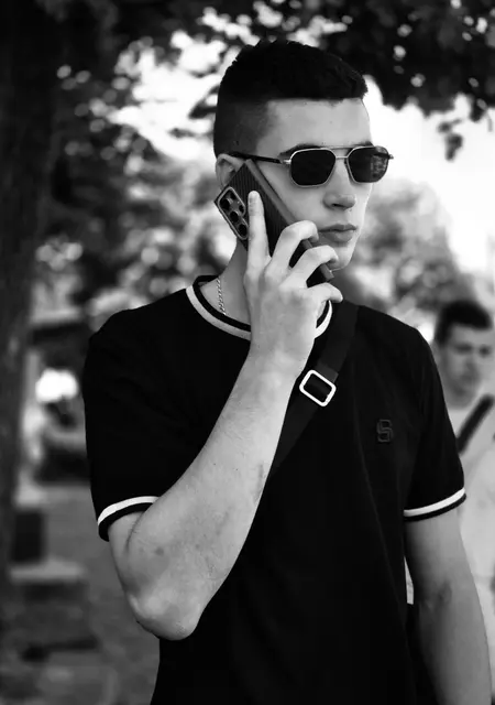 Vlad з Чернівців, мені 21 років, познайомлюсь для спілкування