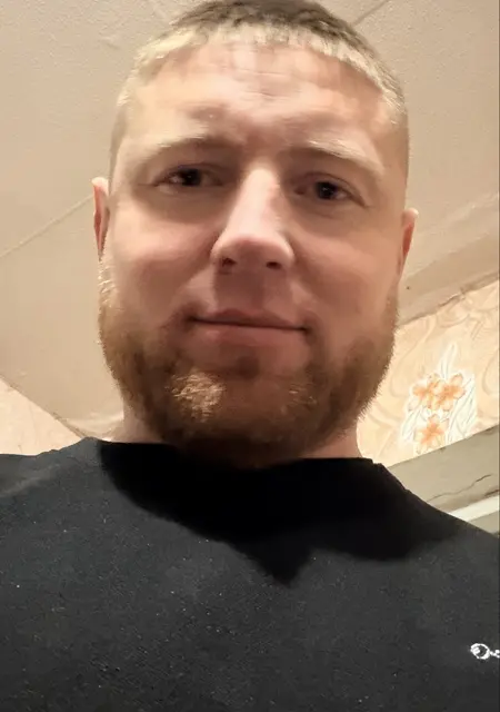 Андрій з Шостки, мені 31 років, познайомлюсь для вірт