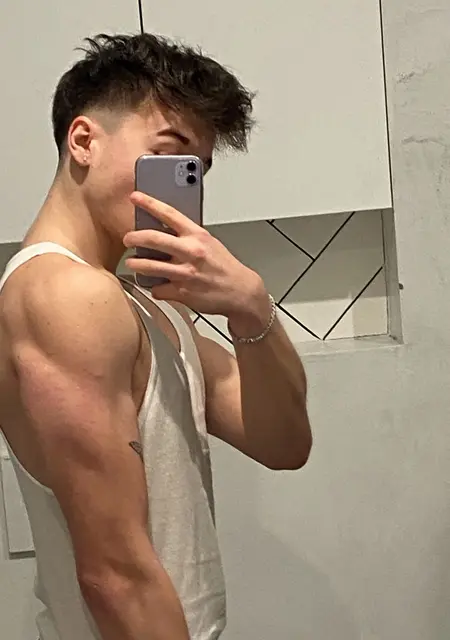 Я Michael, 22, из Амстелвин, ищу знакомства без обязательств