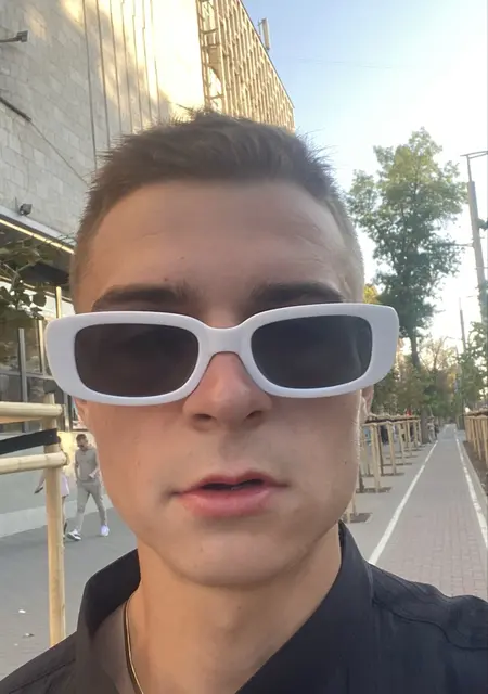 Я Sergiu, 21, из Варшавы, ищу знакомство для открытые отношения