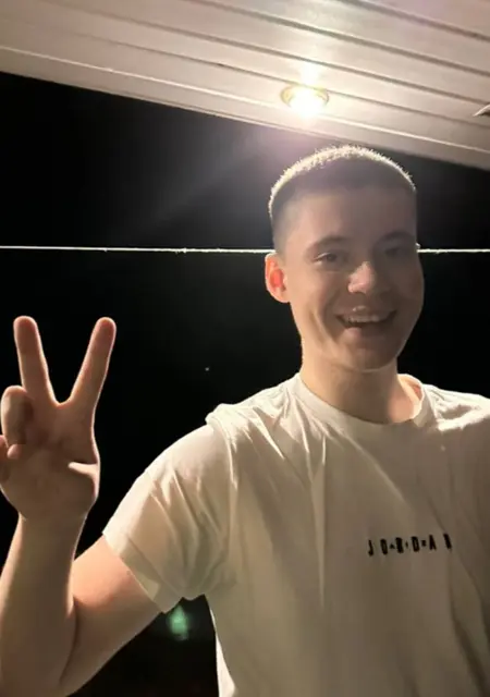 Я Женя, 20, знакомлюсь для открытые отношения в Днепре