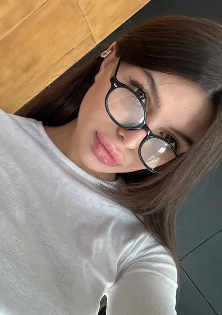 Sofa из Амстердама, ищу на сайте знакомства на одну ночь