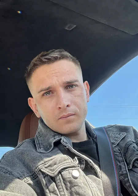 Максим из Минска, мне 33, познакомлюсь для открытые отношения