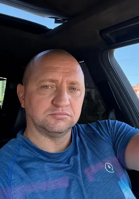 Я Alex, 25, из Амстердама, ищу знакомства без обязательств