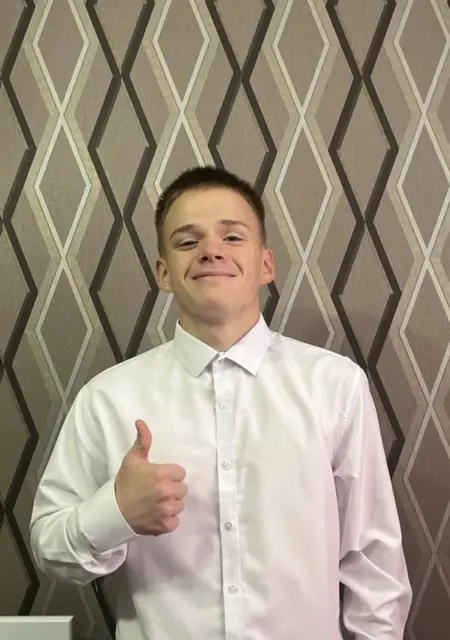 Я Арсений, 18, из Парижа, ищу знакомство для общения