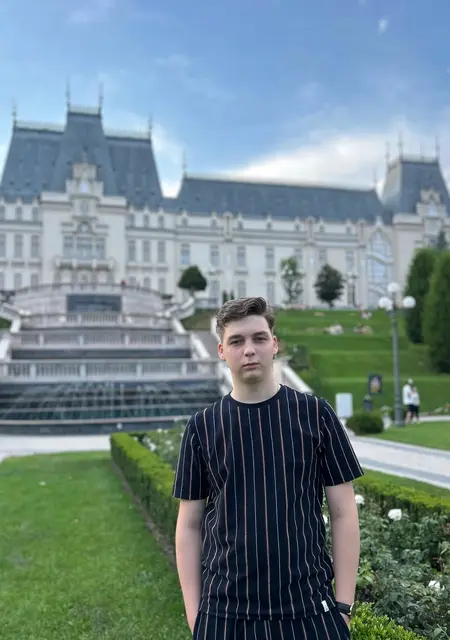 Я Іван, 20 років, знайомлюсь для спілкування у Чернівцях