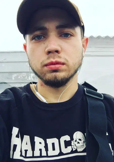 Влад из Мариуполя, ищу на сайте знакомства на одну ночь