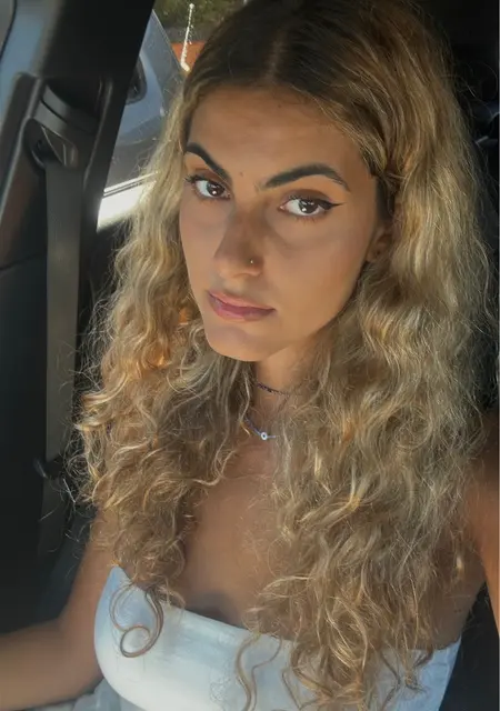 Ioana из Бухареста, мне 23, познакомлюсь на одну ночь