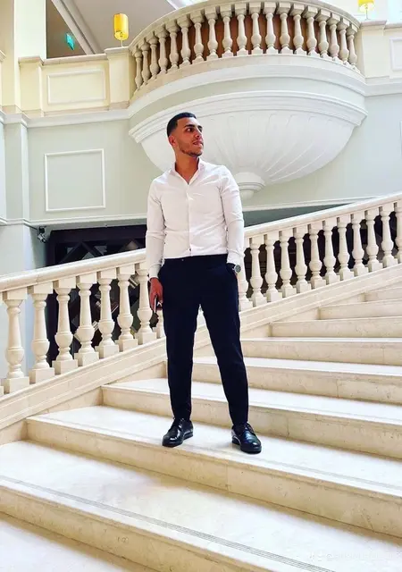 Я Badr, 20, из Бухареста, ищу знакомство для приятного времяпровождения