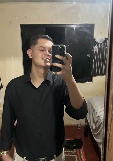 Я Enzo, 19, из Лоанда, ищу знакомства без обязательств