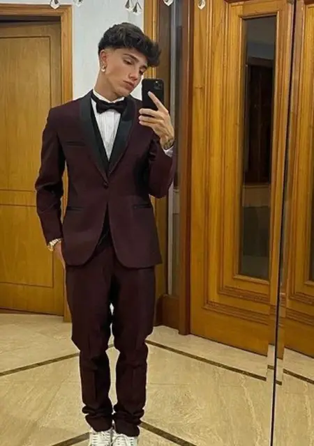 Я Luca, 18, из Пасу-Фунду, ищу знакомства на одну ночь