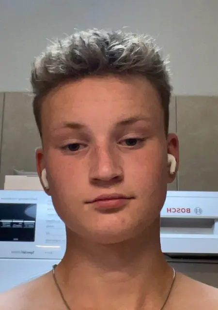 Jakub из Брно, мне 18, познакомлюсь для постоянных отношений