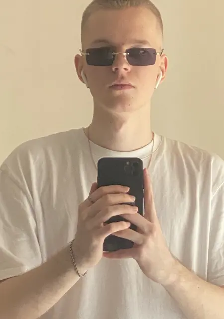 Я Александр, 19, знакомлюсь для постоянных отношений в Вроцлаве