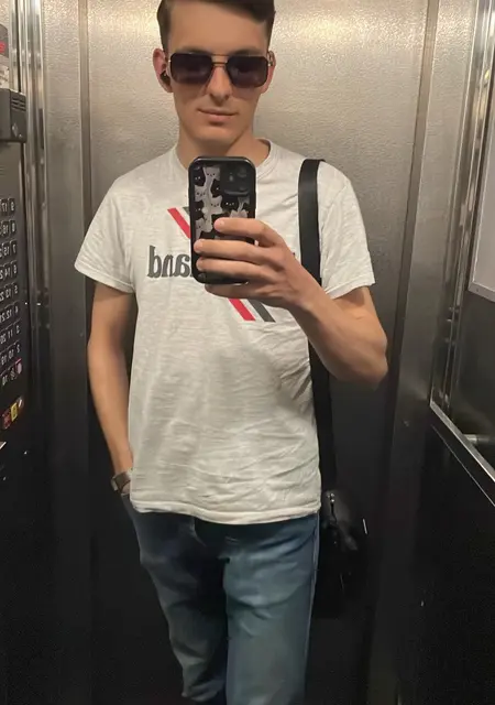 Я Den, 23 років з Сум, шукаю знайомство для відкриті стосунки