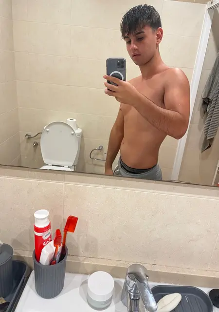 Soy Manu, 19 años, conociéndome para conversación virtual en Madrid