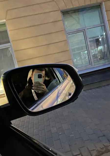 Nik из Берна, мне 26, познакомлюсь на одну ночь