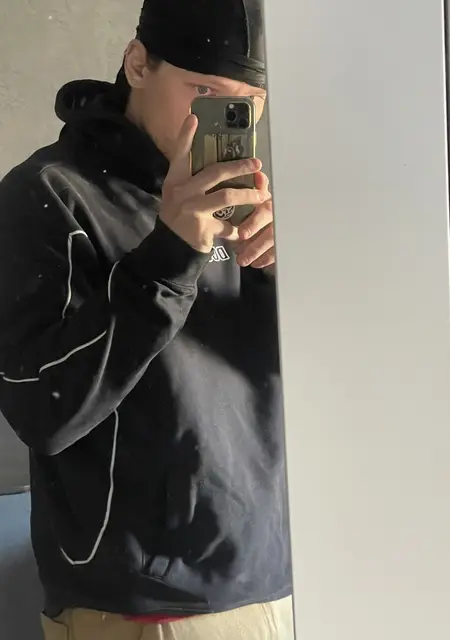 Я Захар, 19, из Кемерово, ищу знакомство для приятного времяпровождения