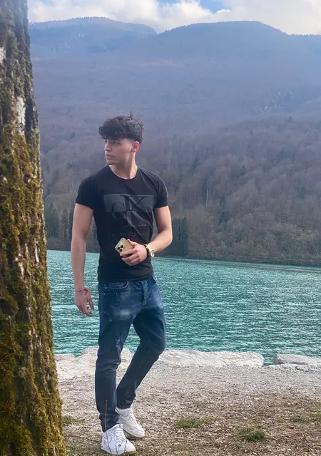 Luis из Порденоне, мне 23, познакомлюсь без обязательств