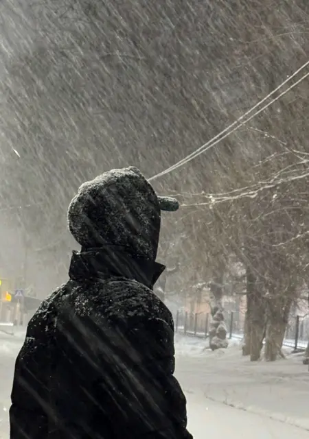 Soy Kamal, 21 años de Madrid, busco conocer gente para relación a largo plazo