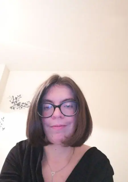 Emilie из Парижа, мне 31, познакомлюсь