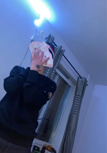 Memet из Соллентуна, мне 21, познакомлюсь без обязательств