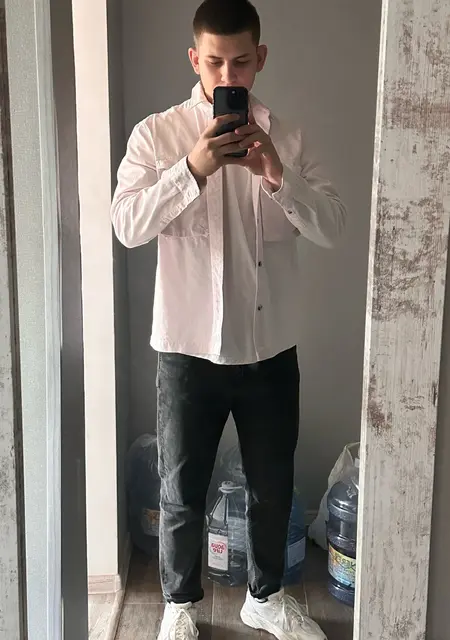 Я Андрей, 27 років з Кременчука, шукаю знайомства без зобов'язань