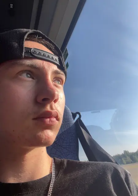 Fredrik из Кристинехамн, мне 20, познакомлюсь на одну ночь