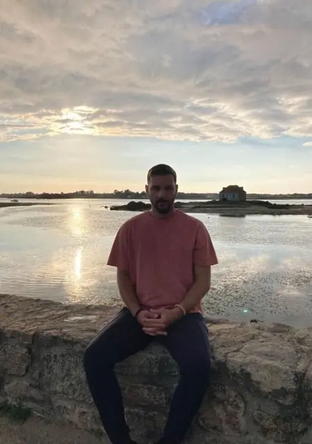 Я Exes, 28, из Парижа, ищу знакомство