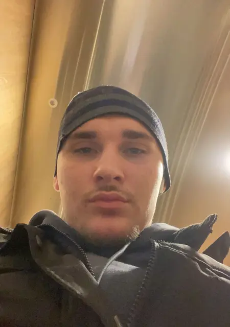 Я Neo, 20, знакомлюсь на одну ночь в Уппсале