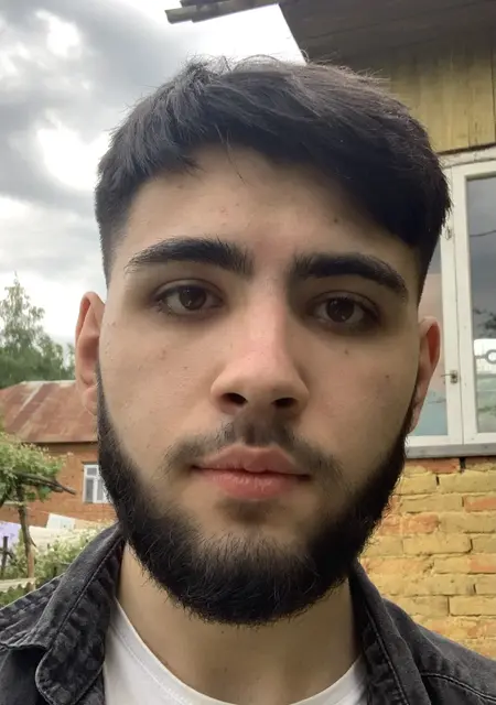 Олег з Ужгорода, мені 24 років, познайомлюсь для спільних подорожей