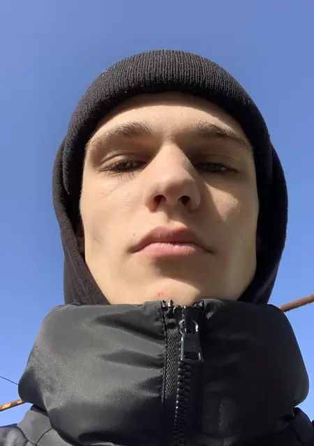 Я Георгий, 25 років з Одеси, шукаю знайомства без зобов'язань