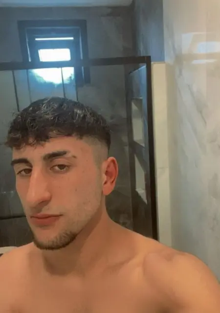 Я Mehmet Emin, 20, знакомлюсь на одну ночь в Стамбуле