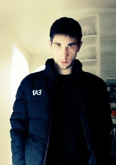 Я Илья, 25, из Франкфурта-на-майне, ищу знакомства на одну ночь