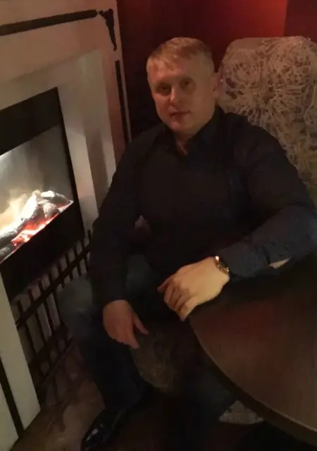 Анатолий из Амстердама, ищу на сайте знакомства на одну ночь
