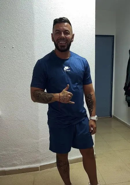 Soy Sergio, 41 años de Madrid, busco conocer gente para conversación virtual