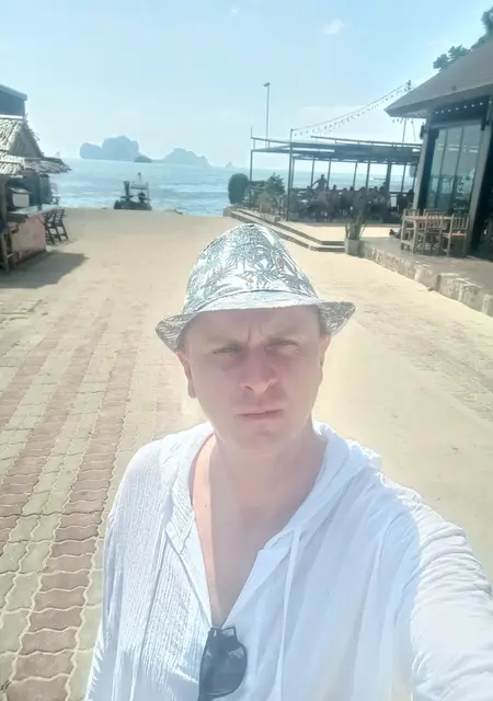 Дмитрий из Бангкока, ищу на сайте знакомства без обязательств