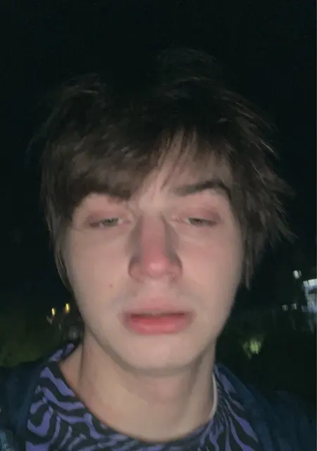 Я Газонер, 18, знакомлюсь без обязательств в Париже