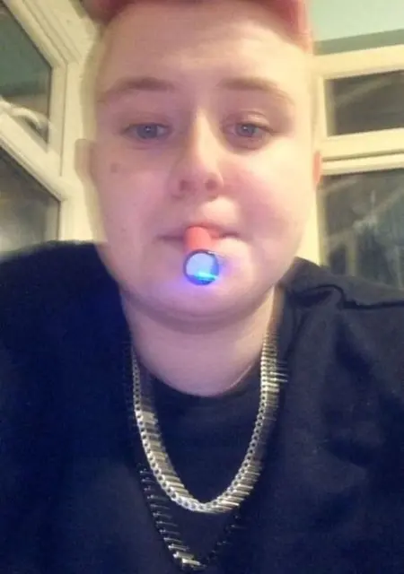 Я Sophie, 18, из Лондона, ищу знакомство для постоянных отношений