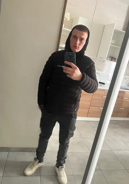 Я Вадим, 22, из Черновцов, ищу знакомства на одну ночь