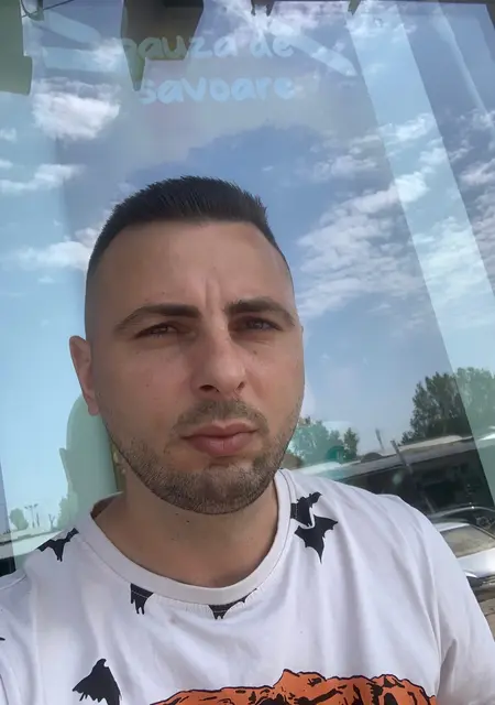 Я Raul, 36, из Пезаро, ищу знакомства без обязательств