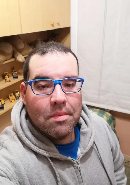 Soy Pau, 40 años de Barcelona, busco conocer gente para relación sin ataduras