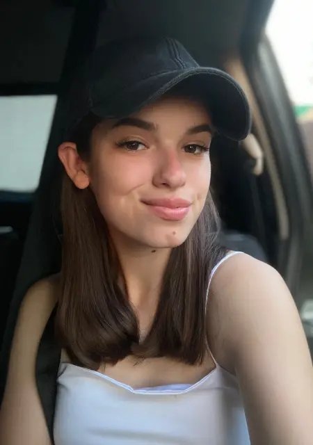 Анжелика из Пинска, мне 19, познакомлюсь для совместных путешествий