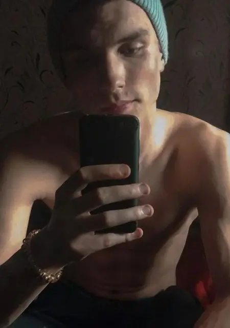 Я Ваня, 25 років, знайомлюсь на одну ніч у Чернівцях