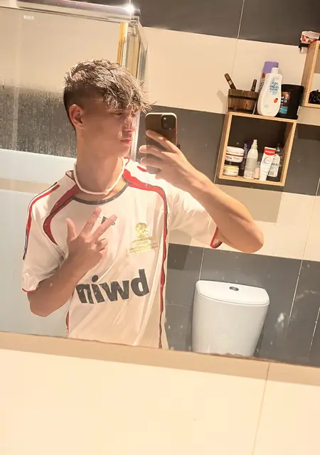 Я Tiago, 20, из Повуа-де-Санта-Ирия, ищу знакомства без обязательств
